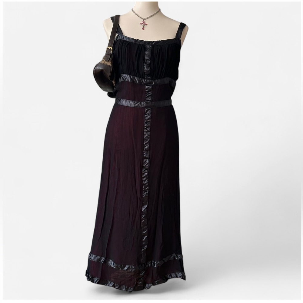 Elegant Black Dress with Satin Accents